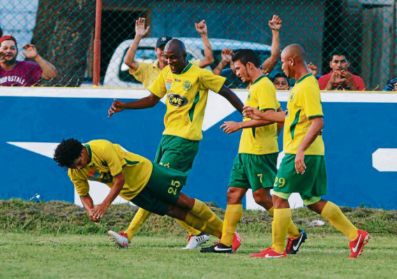 Luis Lobo sigue metiendo a la pelea al Parrillas One