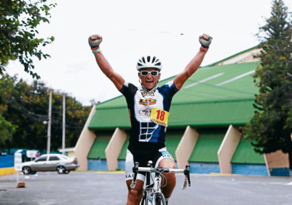 Un ceibeño grita campeón
