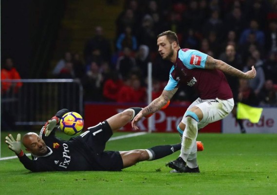 Molestos aficionados del West Ham United realizan insólita llamada a la policía