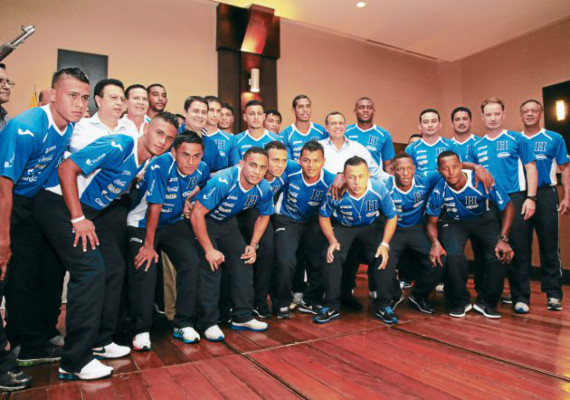 Delegación que representará a Honduras en los JJ OO presta juramento