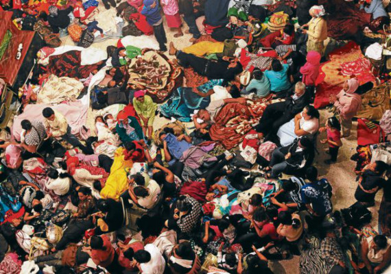 Pueblo hondureño de hinojos ante la Morena milagrosa