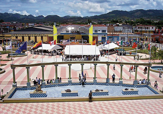 Plazas, símbolos de la vida social y cultural