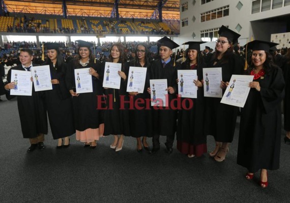 FOTOS: Estas bellas hondureñas obtuvieron su título de la UNAH
