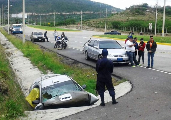Muere paramédico en accidente vial