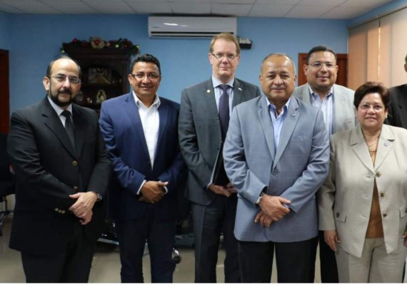 Honduras: Un año más amplían período de Comisión de Depuración