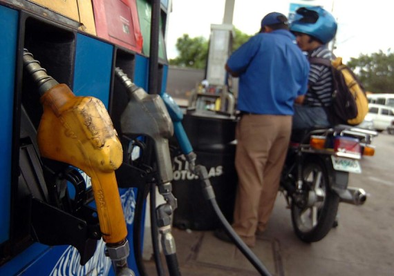 Tercera rebaja en precios de gasolinas