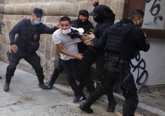 Intensas protestas en México por muerte de joven bajo custodia policial