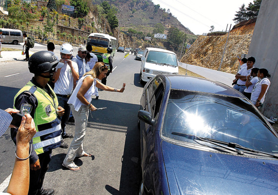 Unos 360 vehículos por hora salen por el sector de El Durazno