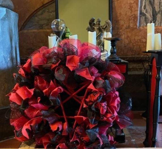 Malvado y repugnante: instalan altar satánico navideño en Capitolio