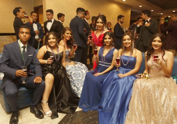 CEAD Christian School despide a sus seniors en un ambiente de fiesta