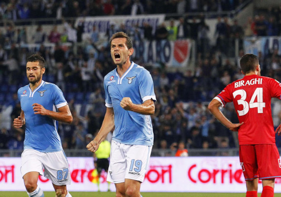 El colista Sassuolo frena al Napoli y deja el liderato a la Roma