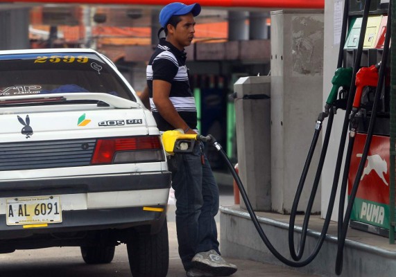 Gasolina superior bajará 1.21 lempiras a partir del lunes