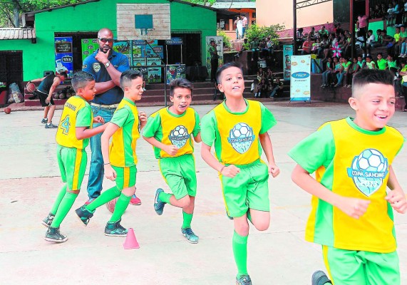Inolvidable duelo de rebotes se vivió en la 21 de octubre