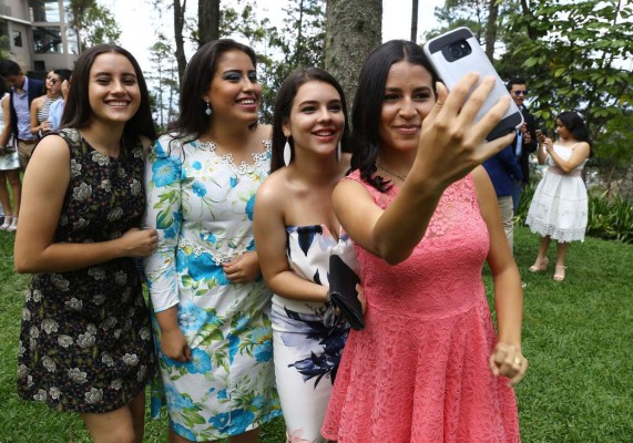 Seniors de Elvel School celebran su tradicional desayuno para fortalecer lazos de amistad
