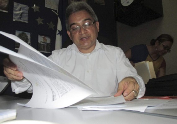 Docente pide investigar casos de corrupción