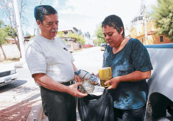 Capitalinos traen más bronce para escultura