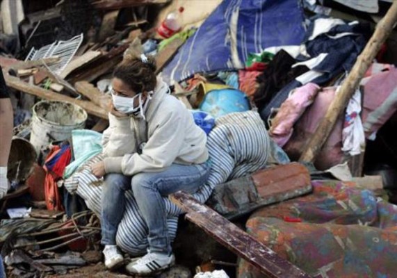 Recuperan más víctimas de fatal deslave en Colombia