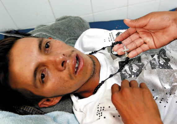 Investigan muerte de 17 personas por ingesta de alcohol adulterado