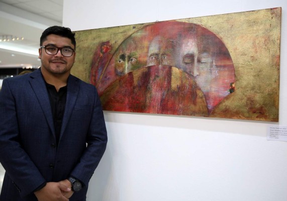 Emerson Valle invita al público a consumir arte, iniciando por lo hecho en Honduras.