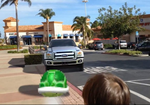 VIDEO: Hace que su hijo viva en una película de acción
