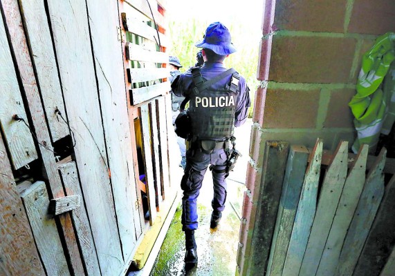 Coyotes usan trece 'aduanas privadas” para traficar con migrantes