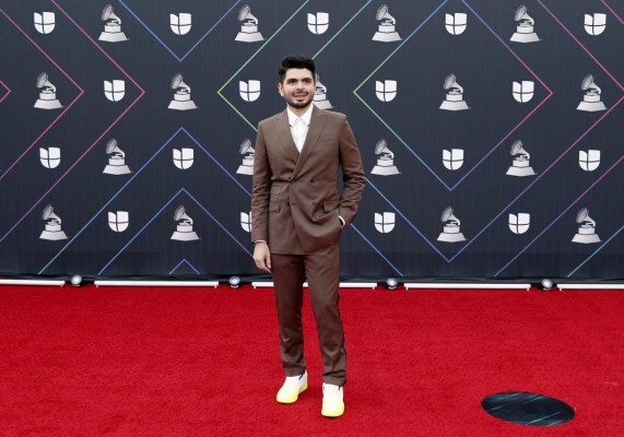 En Imágenes: famosos que se robaron las miradas en los Latin Grammy 2021