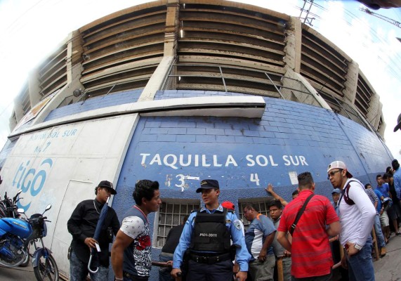 Anacrónico y desfasado, el Estadio Nacional ya cumplió su vida útil...