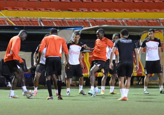 Aficionados olimpistas motivados ante el Herediano