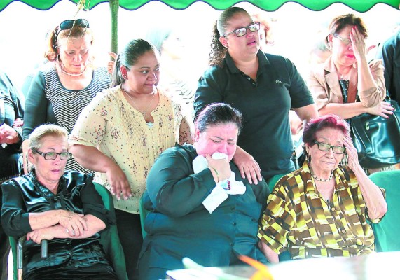 Con dolor despiden a doctora que siempre atendió a los necesitados