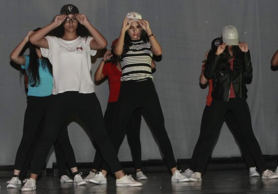 Eligen reinas de independencia del instituto tecnológico