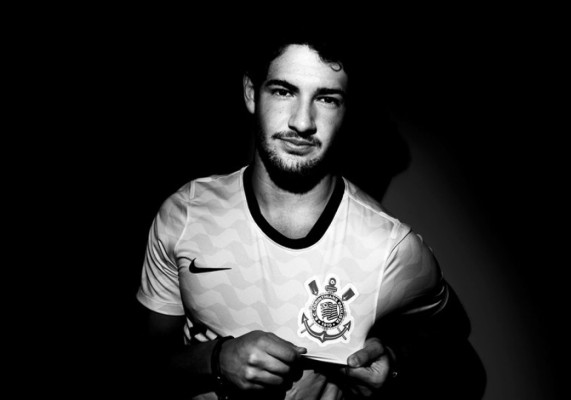 Alexandre Pato ficha con Corinthians tras acuerdo con el Milán