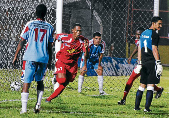 Carlos Alvarado, el último gran goleador del Vida