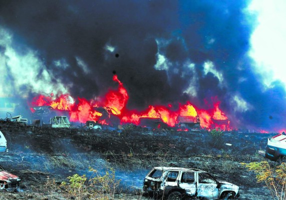 Evidencias fueron reducidas a cenizas en voraz incendio en predios de la DPI