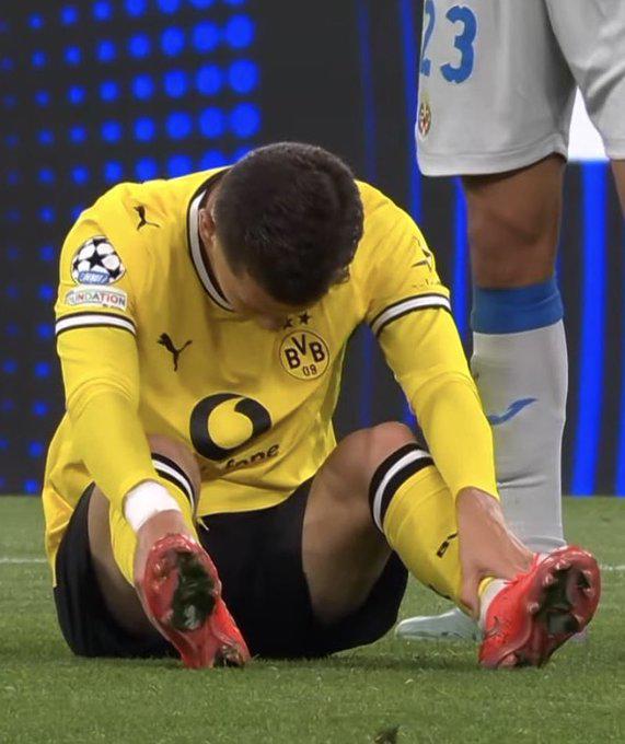 Jugador se desvanece en pleno partido de Champions League; fue llevado de emergencia