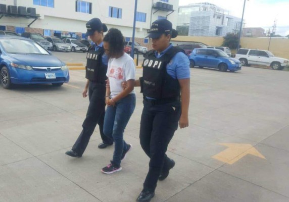 Detienen a hondureña que asesinó a su hijastra de tres años de edad