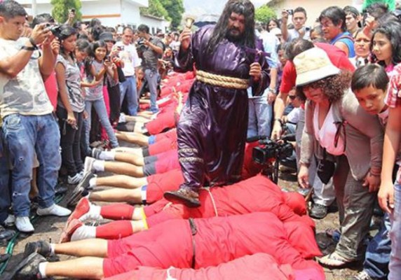 Los Vía Crucis más extremos y dolorosos