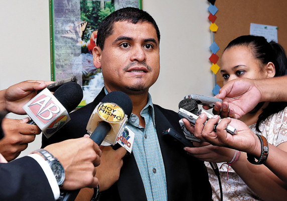 Fiscalía acusará a médicos que no laboren