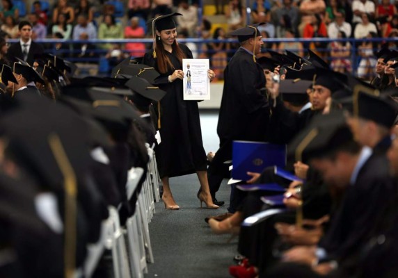 Fotogalería: Toda la algarabía y felicidad de los nuevos profesionales de la UNAH