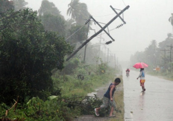 Tifón deja al menos 100 muertos en Filipinas