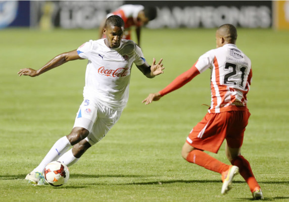 'Choco' Lozano mantiene vivas las esperanzas del Olimpia