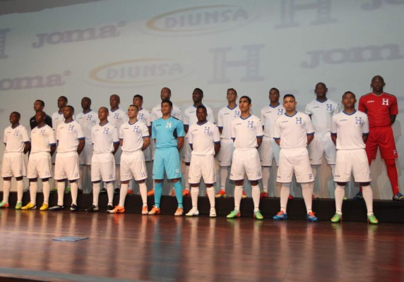 Camisetas de selecciones Grupo E se inclinan por el cuello V