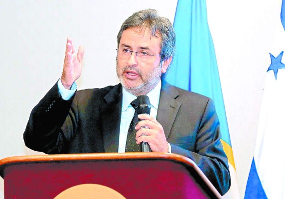 Maccih: Hay más casos de corrupción en el Seguro Social