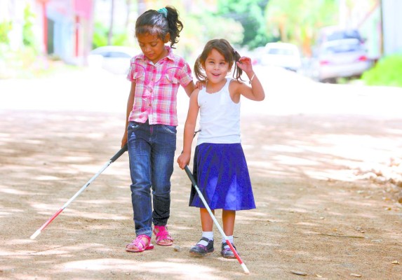 Tendrán calle nueva para aprender el uso del bastón