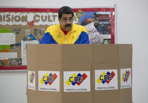 Oficialismo venezolano elige candidatos para comicios