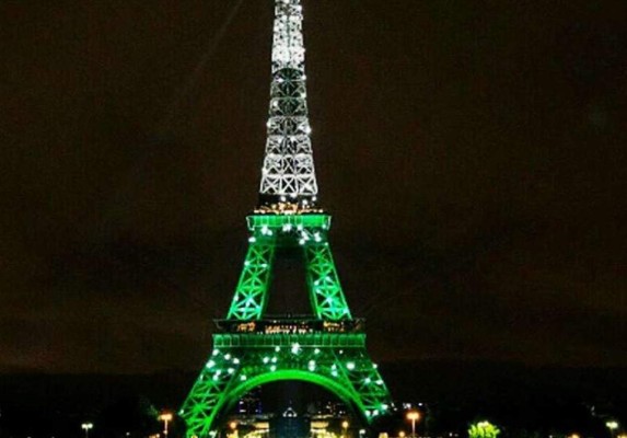 ¡Detallazo! Edificios y monumentos se pintan de verde en honor al Chapecoense