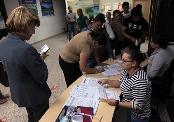 Abarrotaron AER por vencimiento