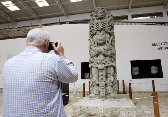 Un recorrido por las piezas originales en el museo de la escultura.
