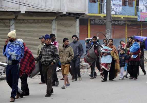 Contabilizan al menos 2,500 muertos por terremoto en Nepal