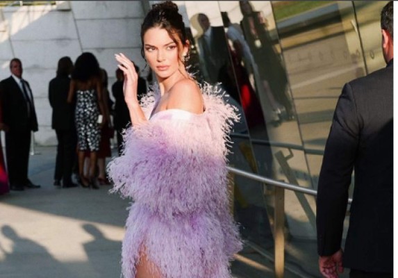 Kendall Jenner fue captada besando al hermano de su mejor amiga, Gigi Hadid