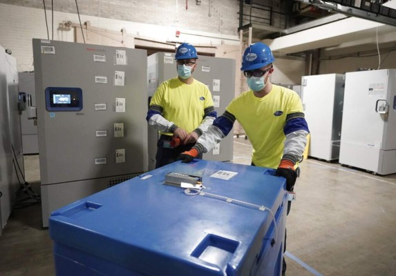 Arrancó la masiva distribución de la vacuna contra covid en 50 estados de EEUU